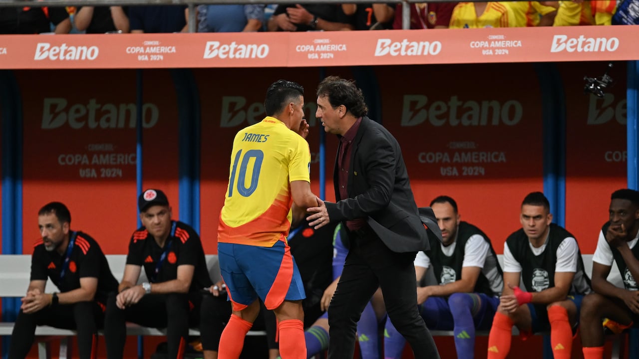 Néstor Lorenzo con James Rodríguez, pieza clave del entrenador argentino en la Selección Colombia.