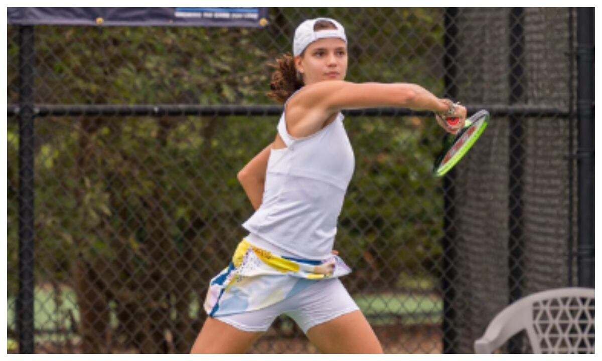 Emiliana Arango tenista que debutó con victoria en el cuadro clasificatorio de Roland Garros 2023