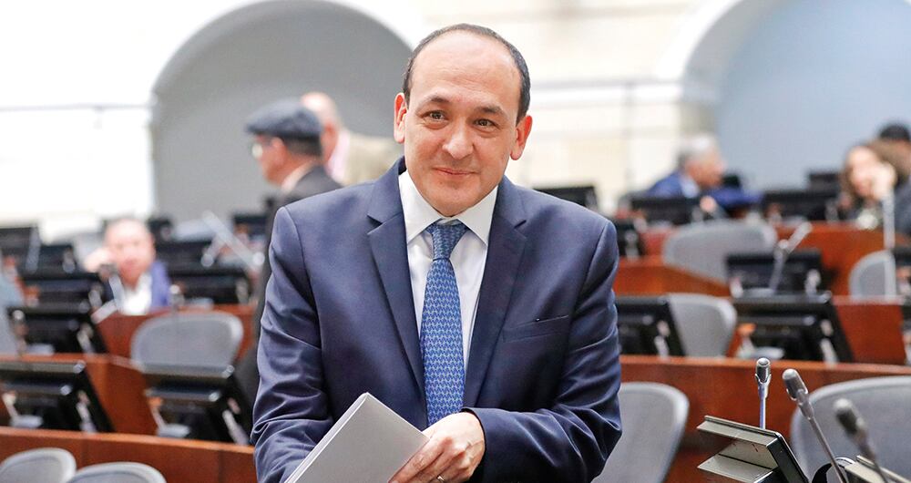 La elección de Vladimir Fernández como magistrado de la Corte Constitucional se habría aceitado con dinero de la UNGRD.