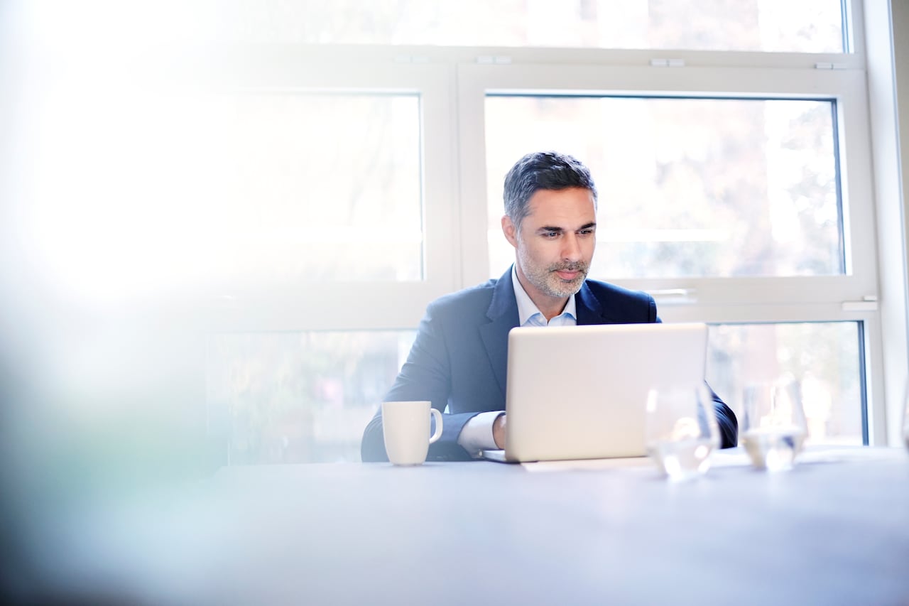 La capital del país alberga la mayor cantidad de empresas y oportunidades económicas.