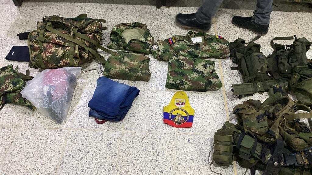 Estos elementos hacen parte del material de guerra decomisado a las disidencias de las Farc en Arauca por el Ejército.