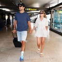 Gerard Pique y Clara Chía llegaron al aeropuerto de Madrid y la catalana sorprendió con su look.