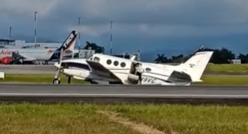 En la avioneta iban tres personas que salieron ilesas.