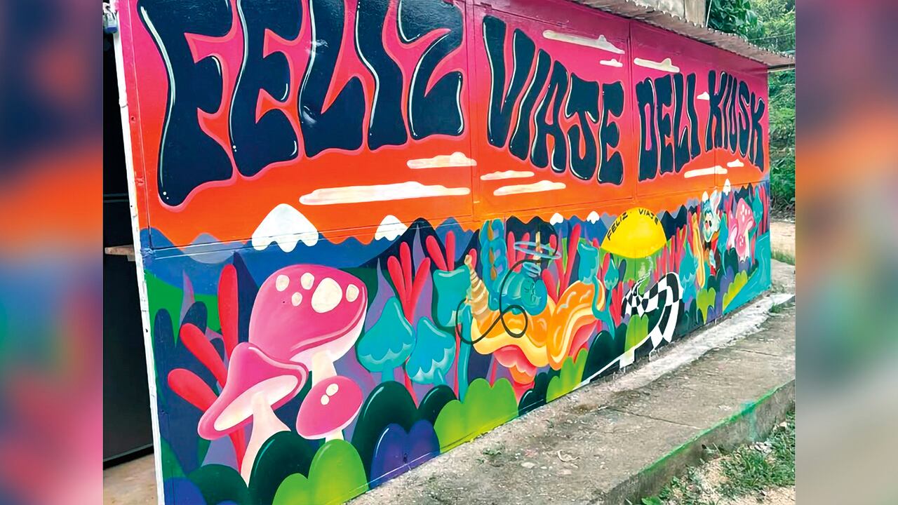 Compró lote, construyó su casa y montó una caseta o quiosco.