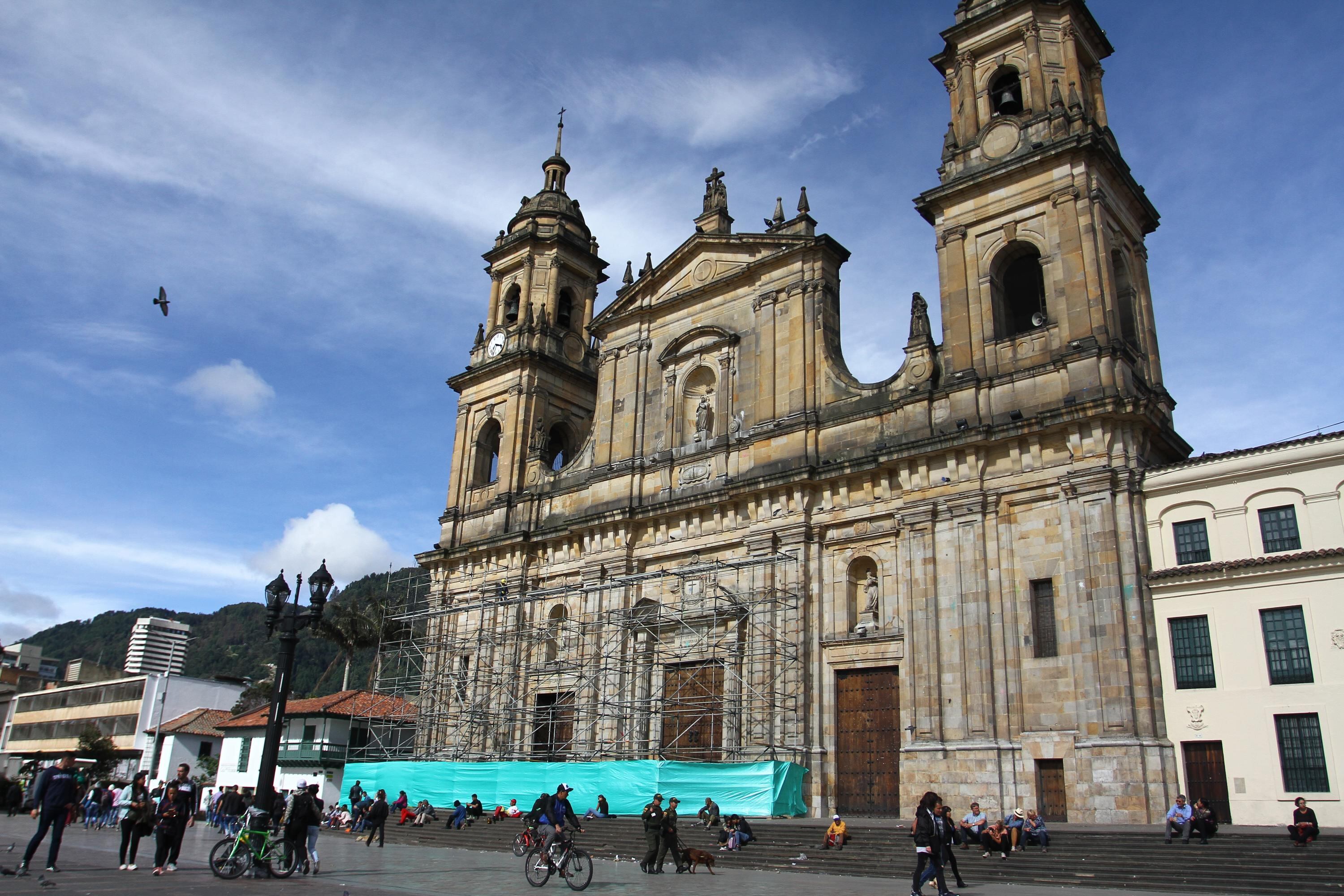 Comienzan los arreglos de la fachada de la Catedral Primada de Colombia, para la visita del papa Francisco.