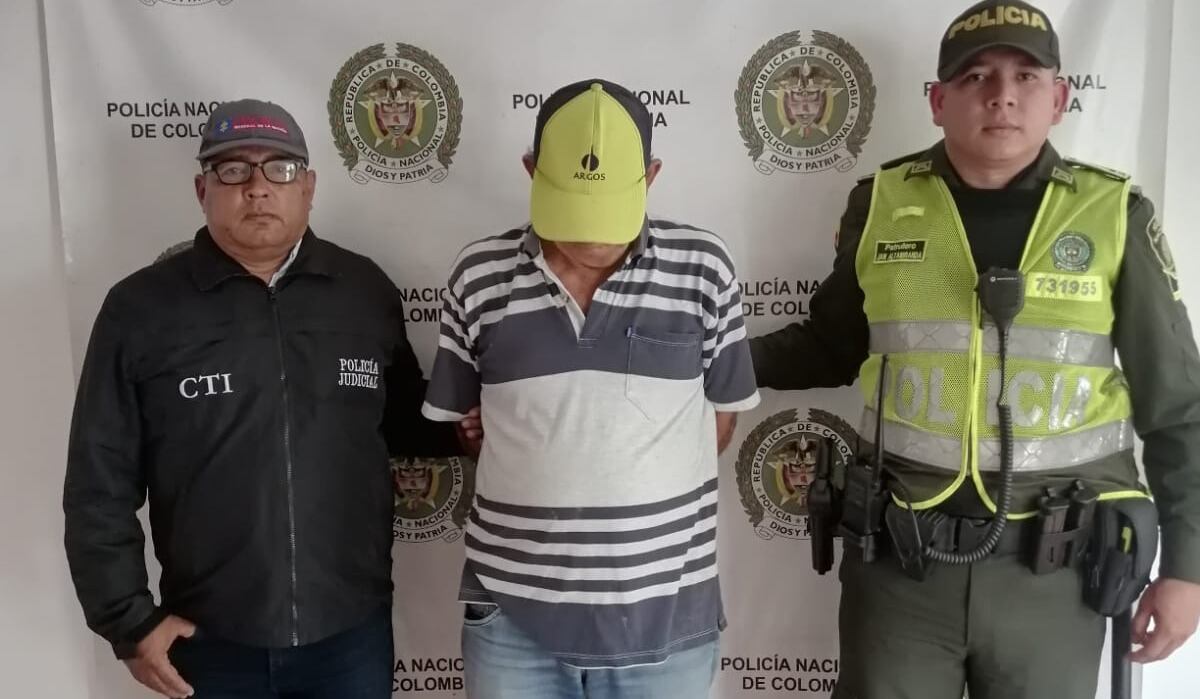 El hombre fue capturado por orden judicial luego de que uno de los menores contara lo sucedido