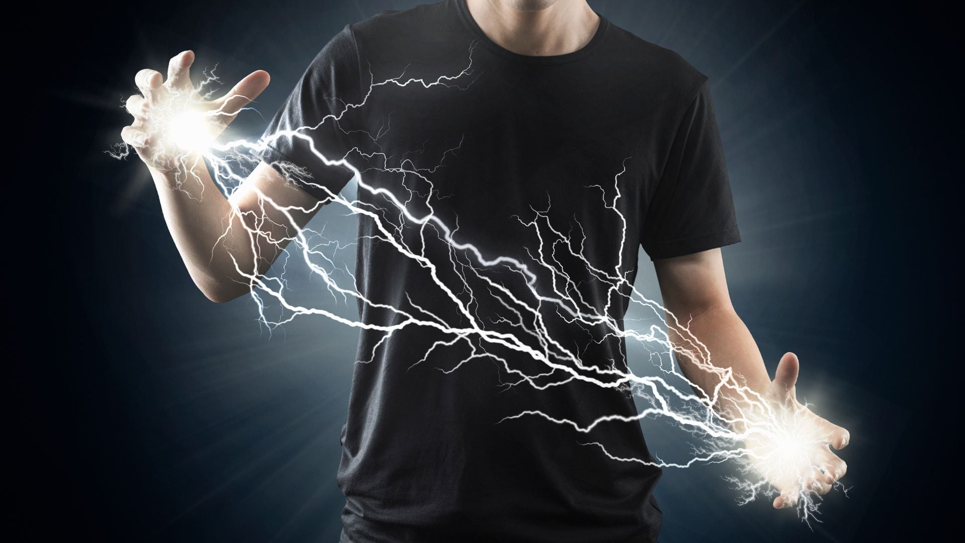 El cuerpo humano puede acumular electricidad estática debido al roce entre materiales y superficies.