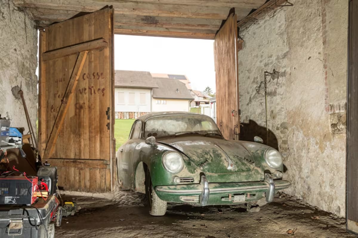 Porsche 356 B T6 Super 90 fue hallado en un granero suizo tras permanecer abandonado durante 45 años.
