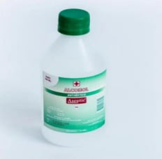 Alcohol antiséptico sin autorización sanitaria.
