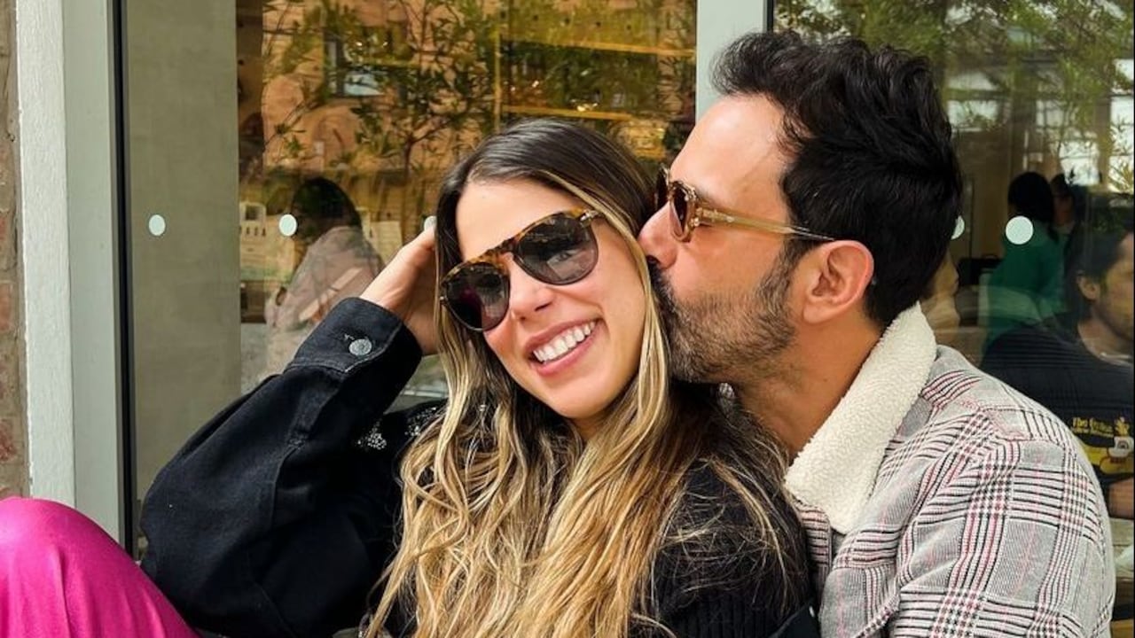 Alejandro Estrada y Dominica Duque siguen mostrando su amor en redes sociales.