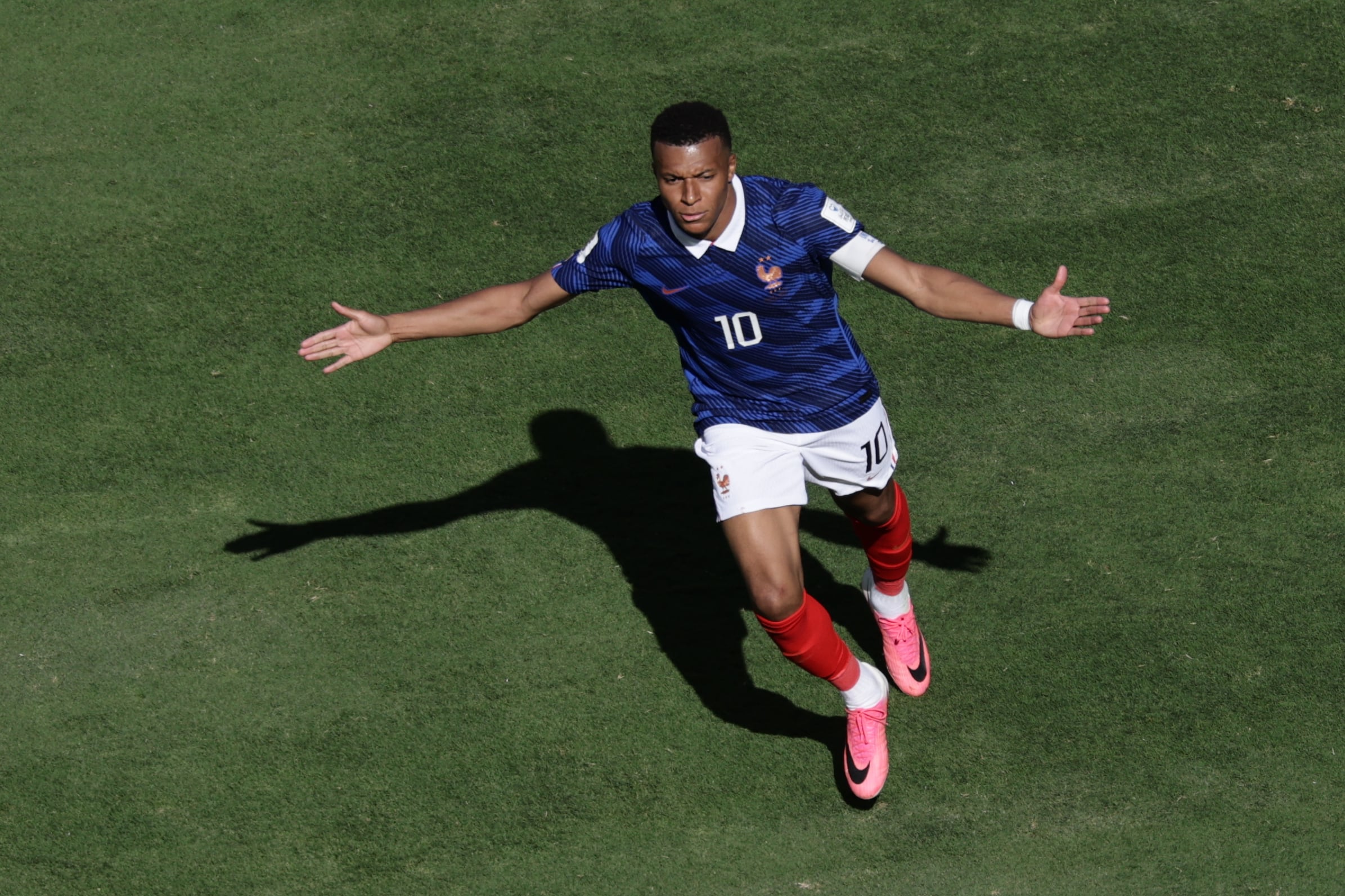Mbappé celebra uno de los goles contra Francia.