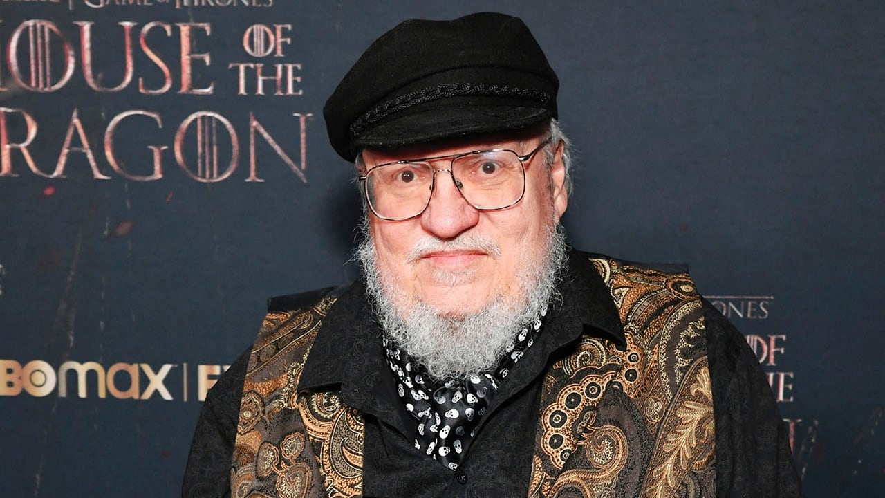 George R. R. Martin, autor de Juego de Tronos gana batalla legal contra OpenAI, acusa a la empresa de usar sus libros para entrenar ChatGPT sin autorización