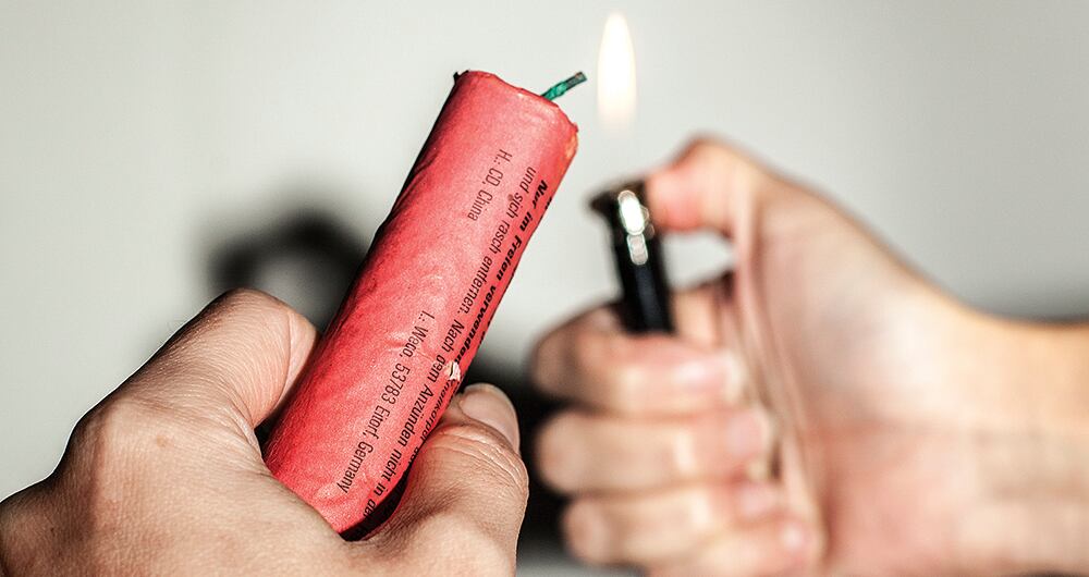 En lo identificado como actividades causantes de las lesiones con pólvora, el 66 % de los casos está relacionado con manipulación y el 26 % con observación. 