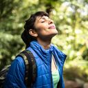 Respirar aire puro es una de las mejores formas de oxigenar las células y favorecer la salud del organismo.