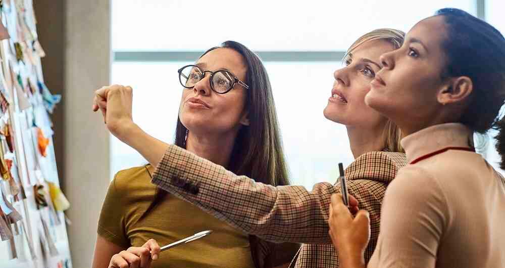 Las mujeres que se gradúan de un MBA logran insertarse en cargos directivos.