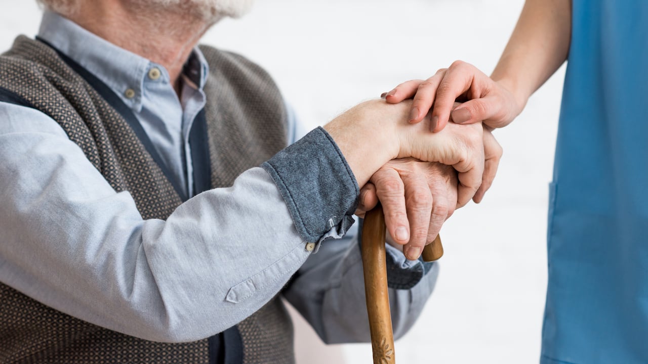 La carga de cuidados que recae sobre las mujeres es una estructura difícil de cambiar en la sociedad.