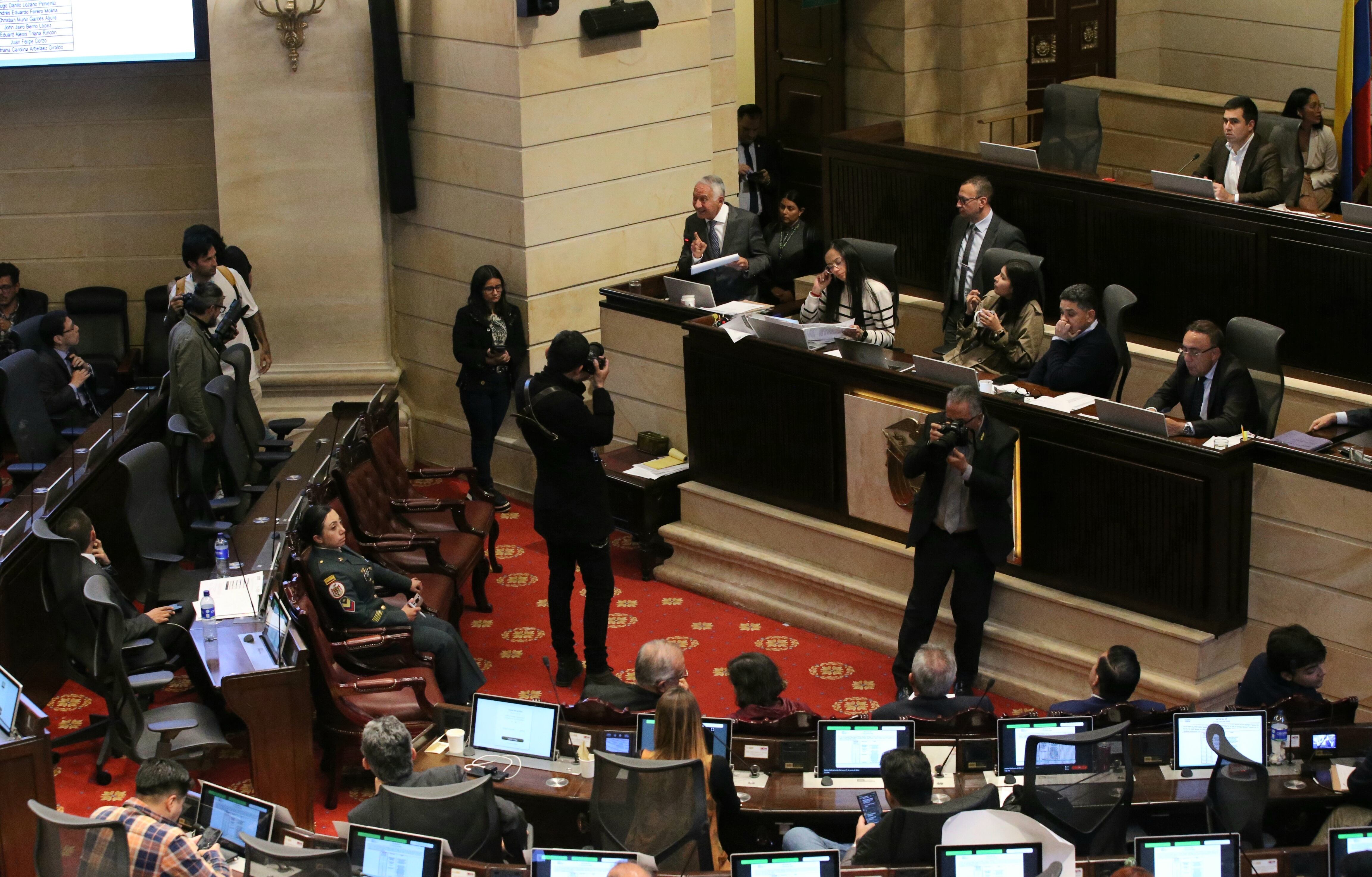 Misión de censura contra ministró de defensa, Iván Velásquez por la grave situación de seguridad en los departamentos de Cauca y Valle del Cauca en la Cámara de Representantes
Bogota 17 junio 2024