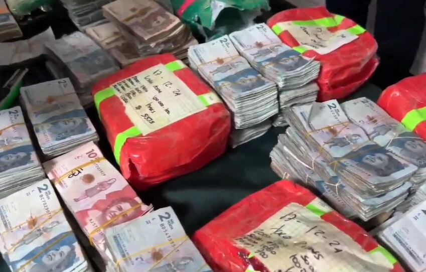 Parte del dinero incautado al domiciliario