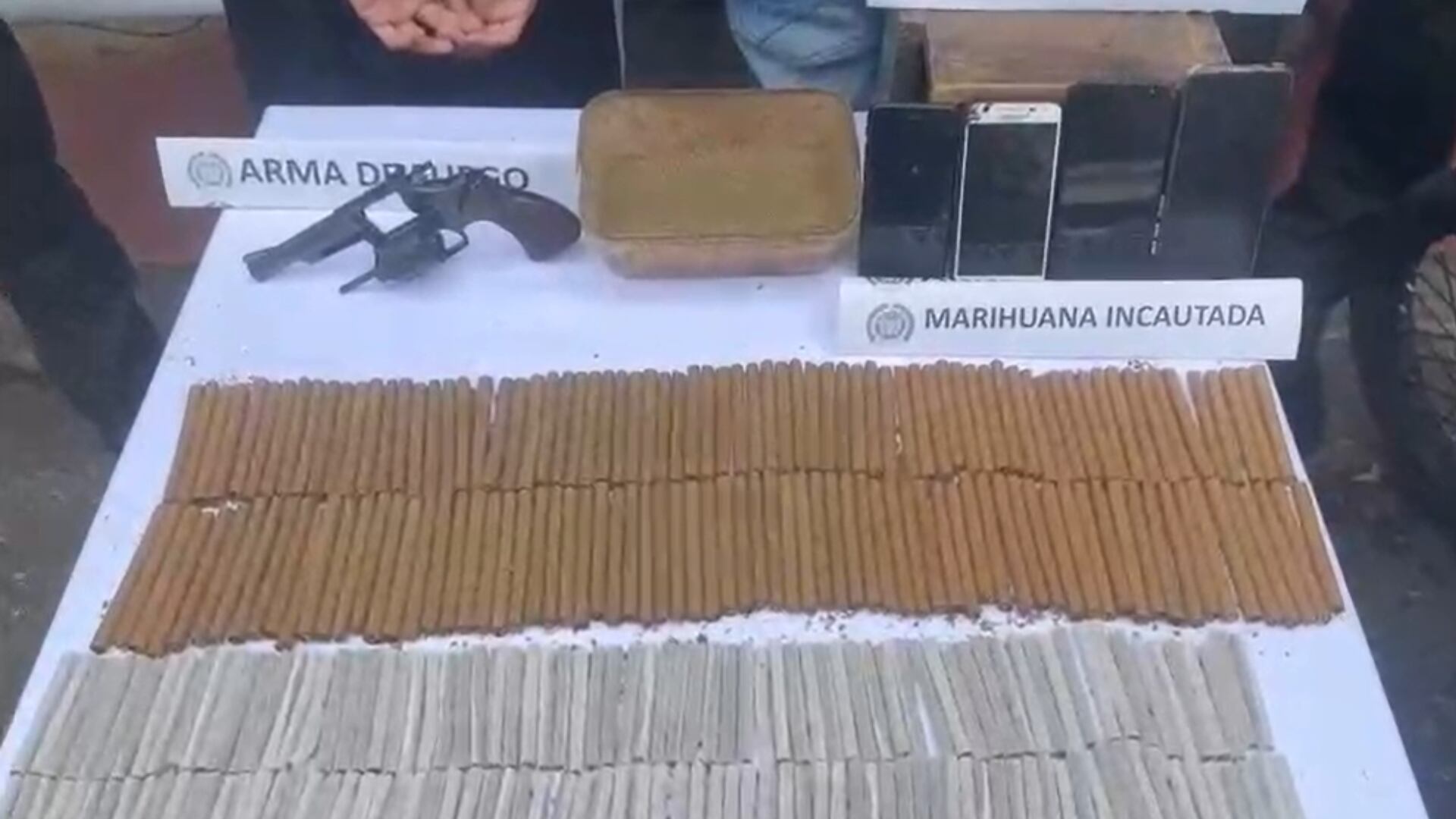 Material incautado en el procedimiento.