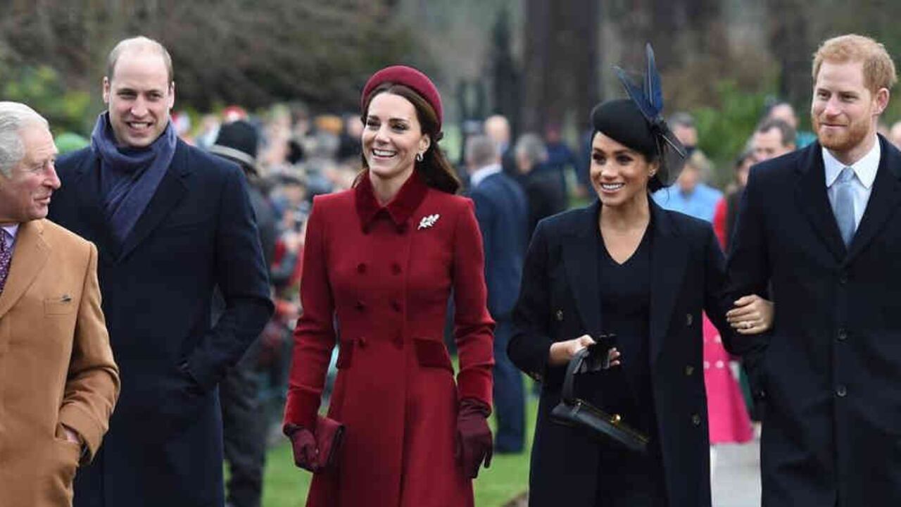 El príncipe Carlos, el príncipe William, Kate Middleton, Meghan Markle y el príncipe Harry.