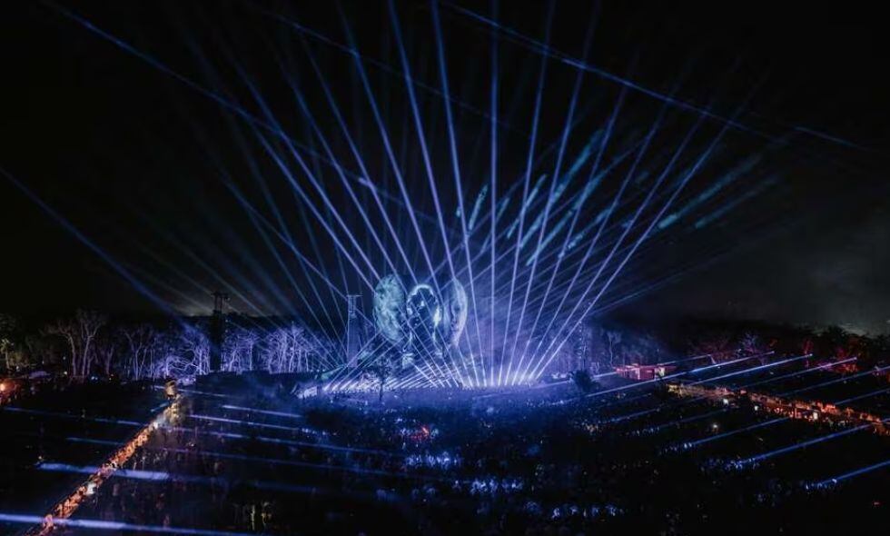 La primera aparición de “CORE” fue en el festival digital de Tomorrowland y se convirtió rápidamente en uno de los favoritos del público y en un clásico de Tomorrowland.