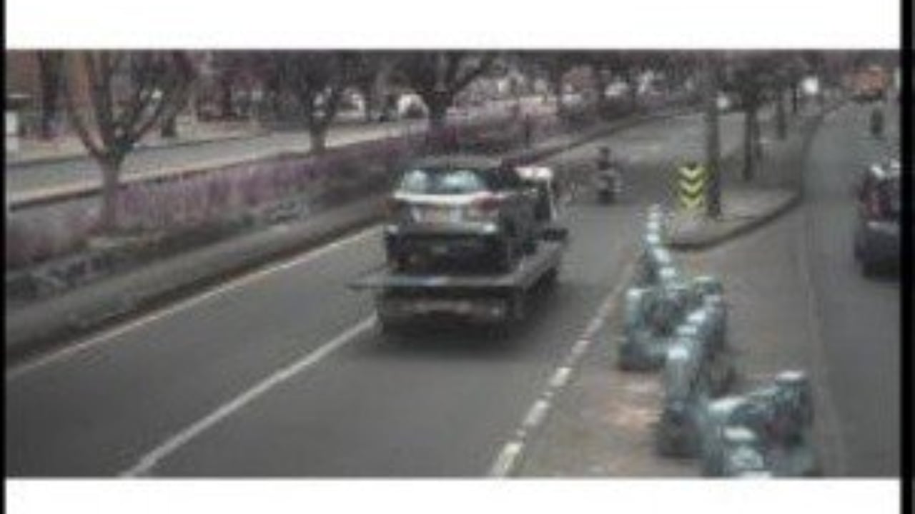 Camioneta involucrada en una sanción impuesta por una cámara de fotomulta en Bogotá.