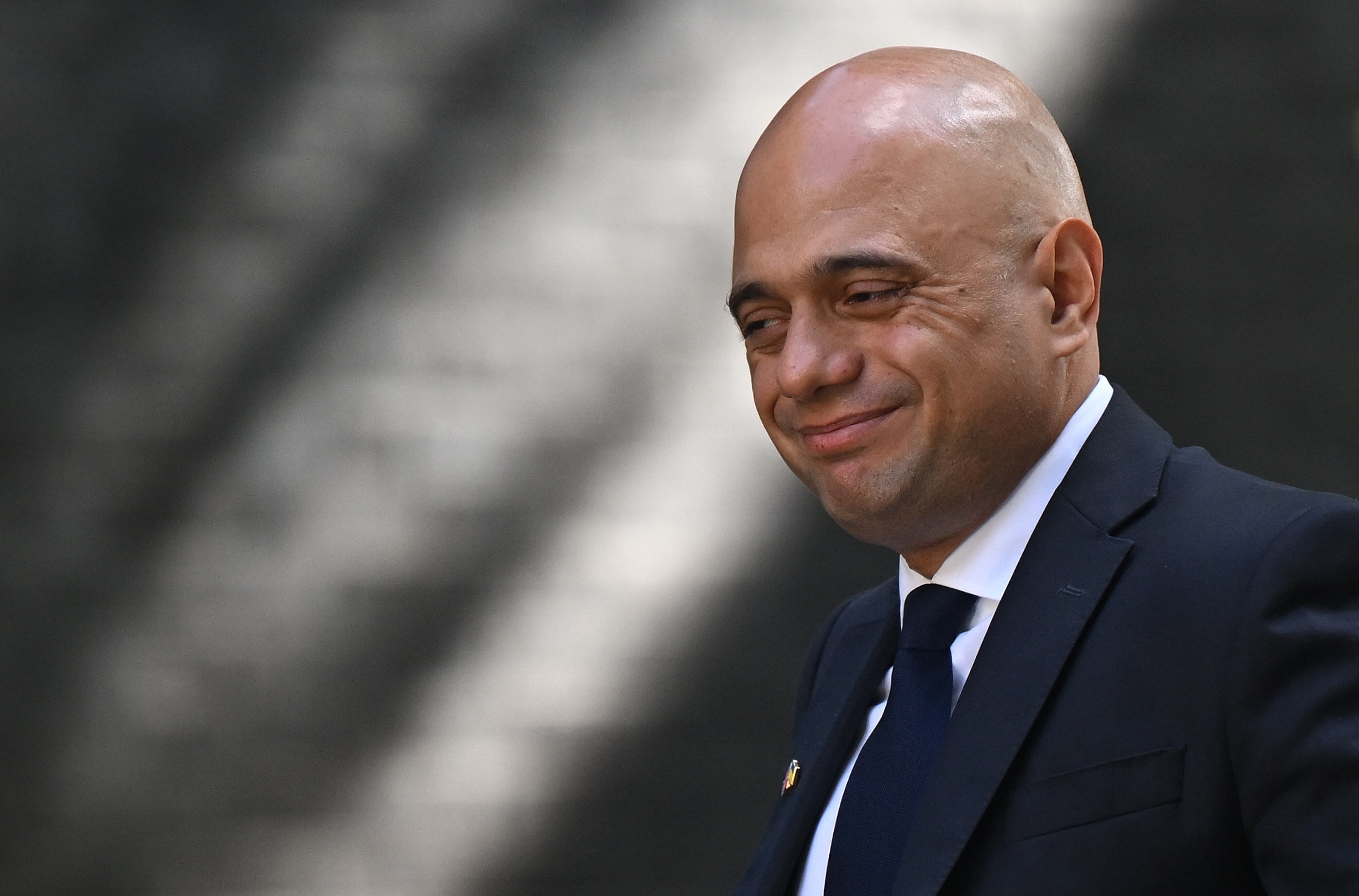 “Fue un privilegio que me pidieran volver al Gobierno para servir como ministro Salud y Atención Social en un momento tan crítico para nuestro país”, escribió Javid en una misiva dirigida al Johnson, a quien le cuestiona la moción de confianza a la que tuvo que enfrentarse el mes pasado.(Photo by JUSTIN TALLIS / AFP)