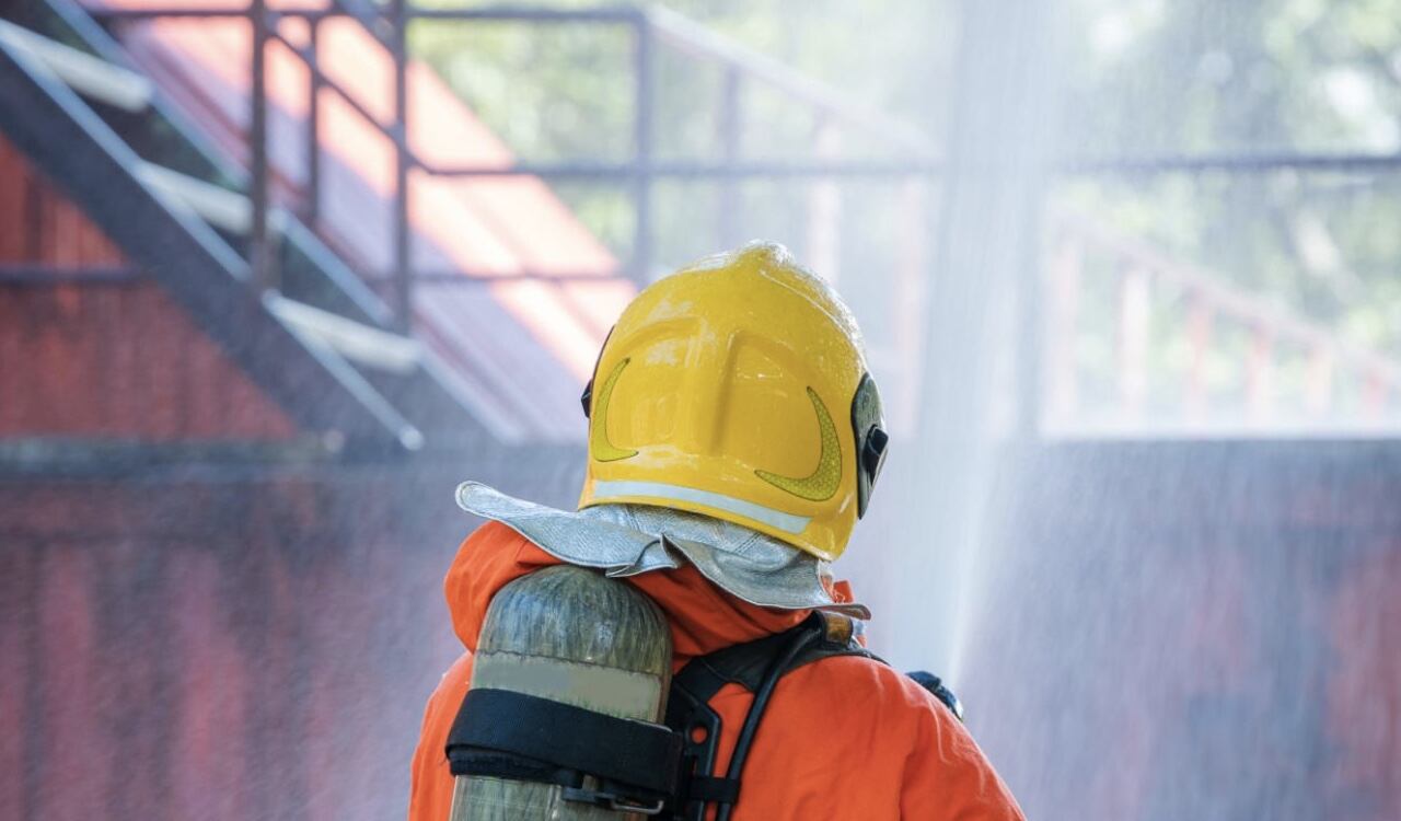 Los bomberos tuvieron que luchar contra las llamas por mucho tiempo