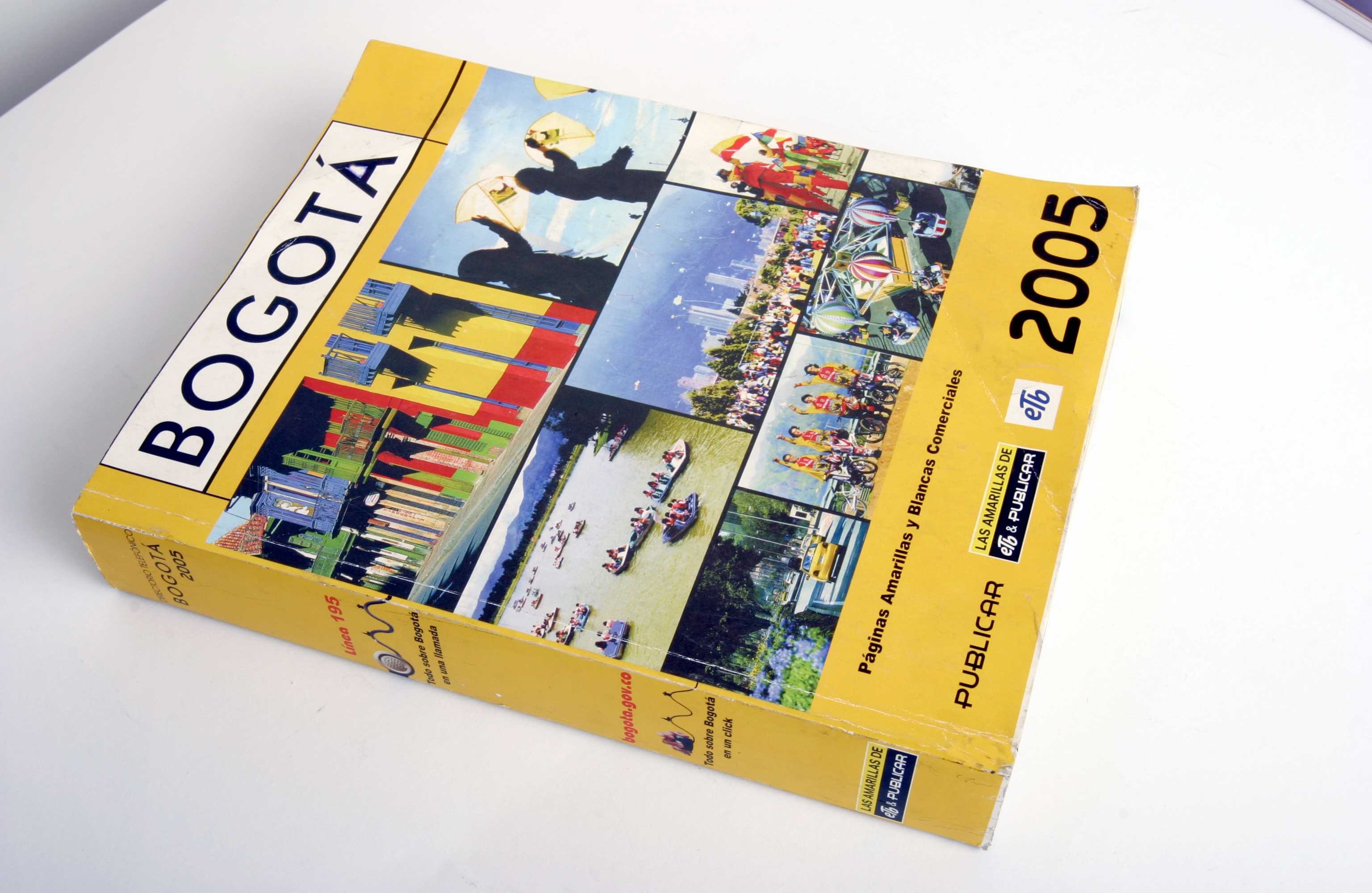 8. Los directorios telefónicos. Antes de la llegada de los celulares con la posibilidad de incluir lista de contactos, todos los números telefónicos de las líneas fijas estaban consignados en un libro de casi 10 centímetros de grosor que se consultaba cuando alguien quería contactar a otra persona. Estaban organizados por orden alfabético y no solo incluían el número de teléfono, sino también la dirección. Tenía dos tomos: las páginas blancas, para los teléfonos de residencias, y las amarillas, para los negocios. Hoy esta información se ofrece por internet. Aunque todavía se editan, son poco consultados.