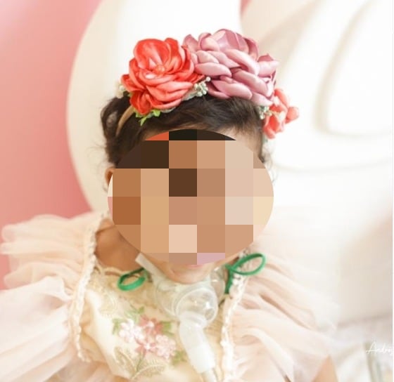 Mía aún no cumple dos años y ya ha sido sometida a 12 cirugías.