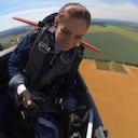 La mujer tuvo que pilotear su aeronave hasta aterrizar nuevamente sin una cubierta