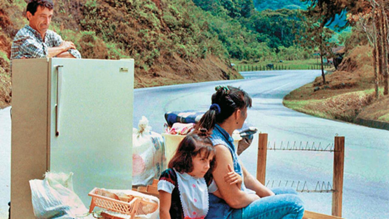 Los paramilitares expulsaron de su parcela en el oriente antioqueño a los integrantes de la familia Sierra, en el año 2000. Ellos son unos de los cerca de 5,5 millones de desplazados por la violencia en Colombia.