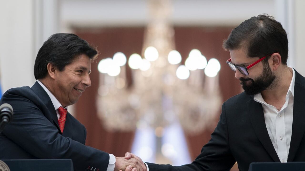 La propuesta se da luego de que el Congreso de Perú negara el permiso solicitado por Castillo para acudir a México, donde recibiría la presidencia protemporé de la Alianza Pacífico.