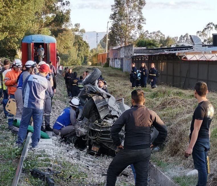 Carro arrollado por el Tren de la Sabana