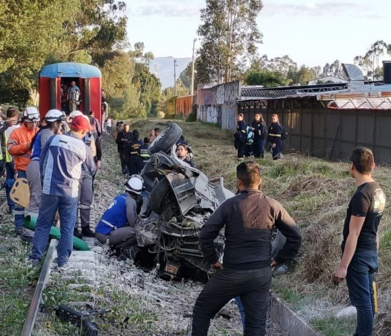 Carro arrollado por el Tren de la Sabana