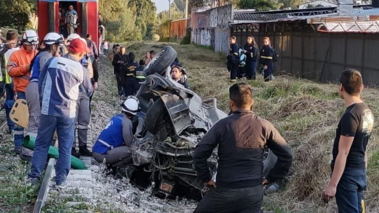 Carro arrollado por el Tren de la Sabana
