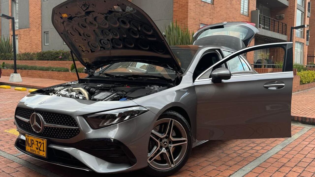 El Mercedes Benz a 250 es uno de los modelos híbridos ligeros de a marca.