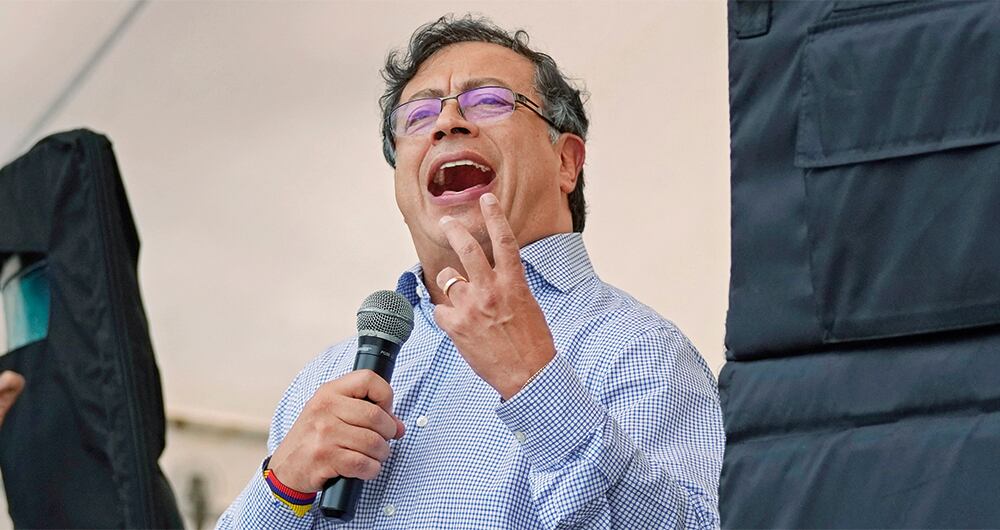   “Hoy, después de 40 años de hacer lo mismo, fumigar, capturar cabecillas y extraditarlos, los gringos tienen más muertos por sobredosis”. 