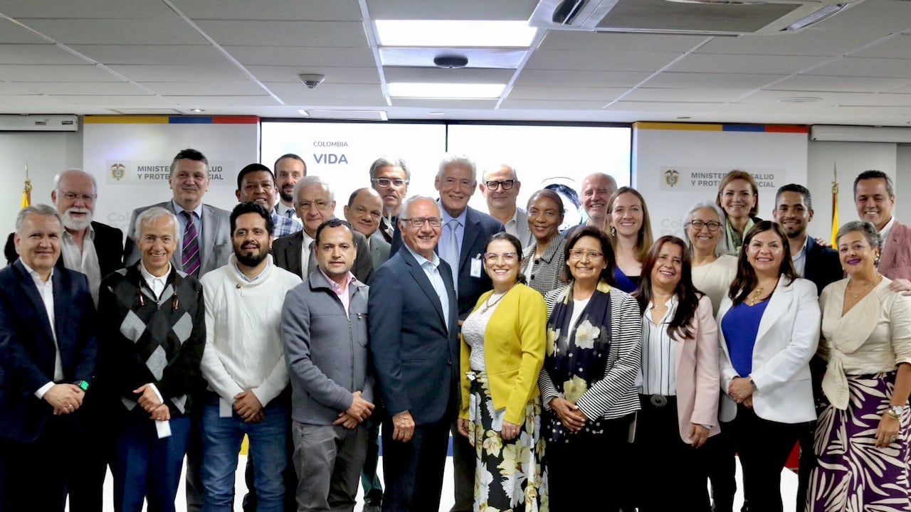 El equipo de la OPS en Colombia estuvo analizando los avances de la reforma a la salud.