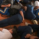 266 / 5.000
Estudiantes de la escuela José María Obando participan en un simulacro de emergencia para prepararse contra ataques guerrilleros y tiroteos entre la policía y grupos ilegales en Corinto, provincia del Valle del Cauca, Colombia, el 6 de junio de 2024. (Foto de JOAQUIN SARMIENTO / AFP )