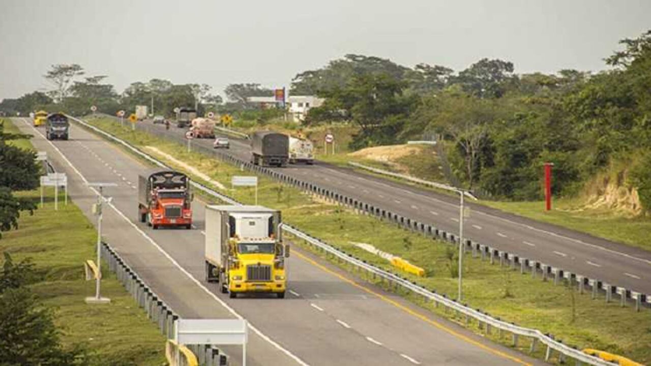 La investigación cobija a Eder Paolo Ferracuti, ciudadano portugués y representante legal de la Sociedad Concesionaria Ruta del Sol; Eleuberto Martorelli y Alberto Mariño Samper como miembros de la junta directiva de la misma.