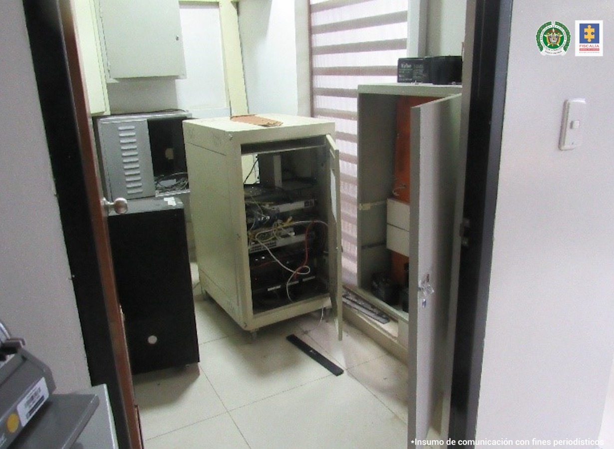 Habrían ingresado al establecimiento logrando violentar varias cajas fuertes