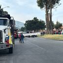 Conductores de vehículos de carga realizan bloqueos en varias zonas de la capital del país en protesta por el aumento del precio del ACPM.