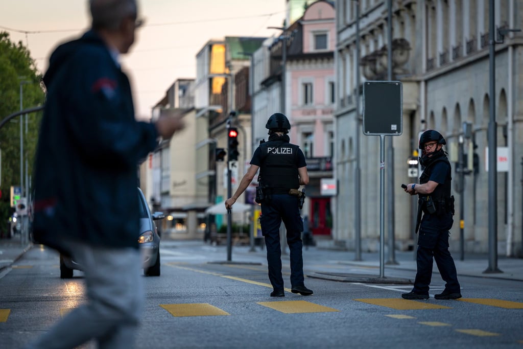 La presencia policial tras el tiroteo en Aarau, Suiza.