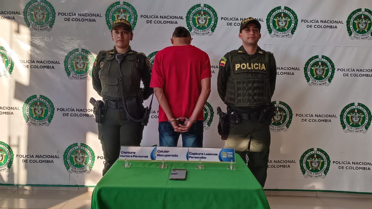 El sujeto despojó a una mujer de sus celular.