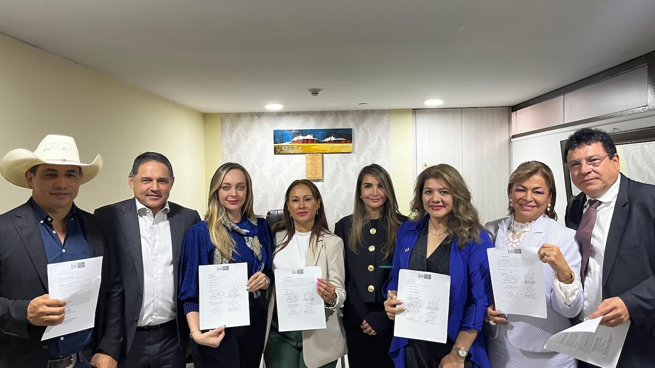 Ocho senadores firmaron la ponencia de archivo de la reforma laboral.