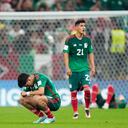 Kevin Alvarez de México reacciona después del partido de fútbol del Grupo C de la Copa Mundial entre Arabia Saudita y México, en el estadio Lusail en Lusail, Qatar, miércoles 30 de noviembre de 2022.