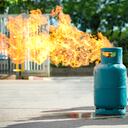 Un comerciante de la zona le vendió la gasolina.