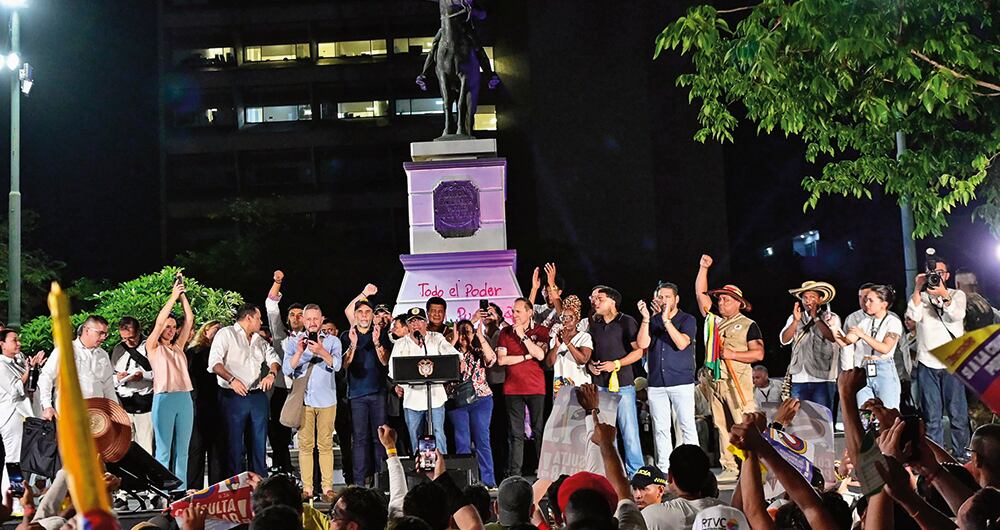 SEMANA conoció videos y testimonios que confirman que el evento de Gustavo Petro en Barranquilla fue pagado. 