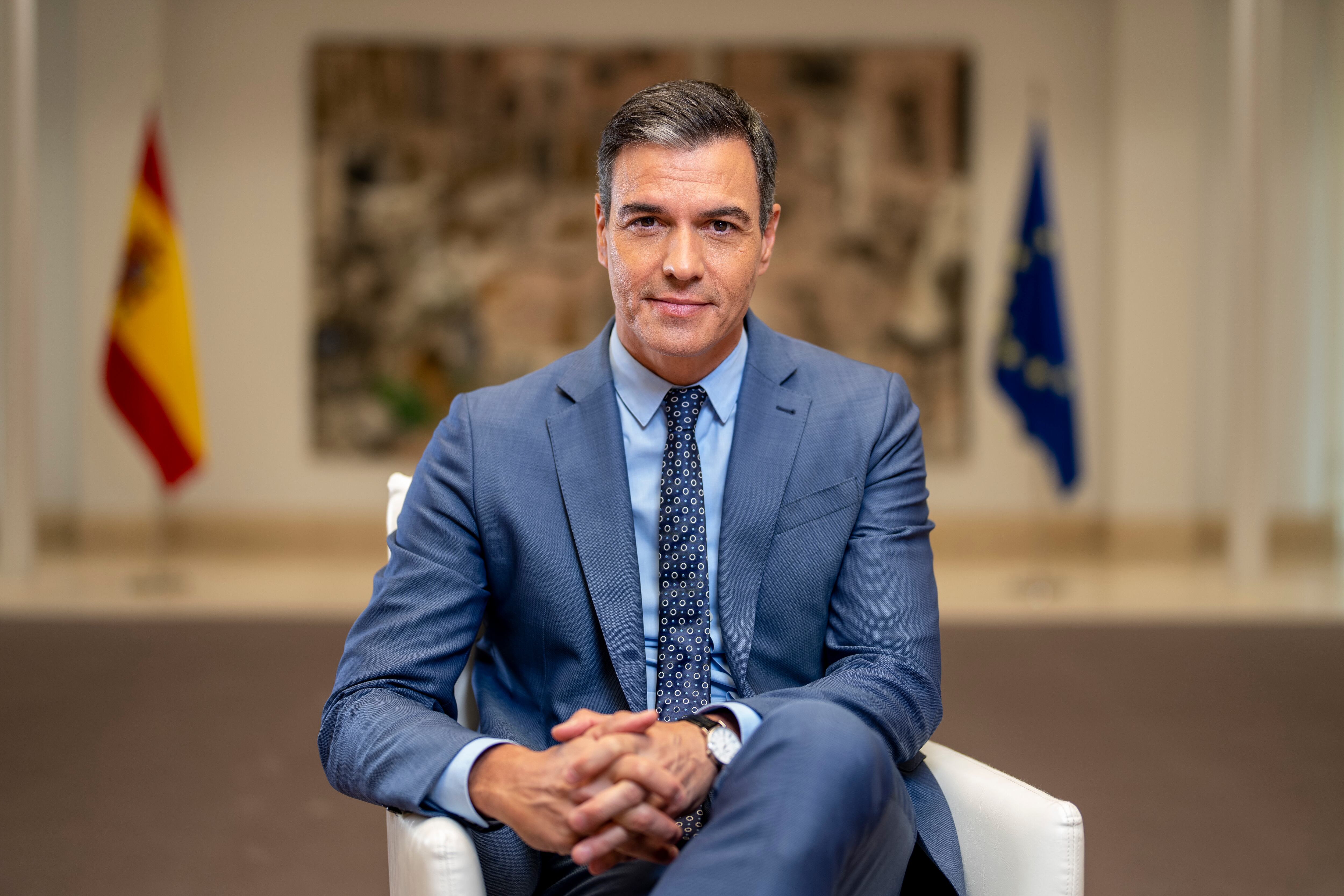 El primer ministro español, Pedro Sánchez, posa para un retrato después de una entrevista con The Associated Press en el Palacio de La Moncloa en Madrid, España, el 27 de junio de 2022. El primer ministro español, Pedro Sánchez, dice que considerará dimitir después de lo que él llama “espurio” Las acusaciones de corrupción contra su esposa llevaron a que se abriera una investigación judicial el 24 de abril de 2024. Sánchez dijo en una carta publicada en su cuenta X que si bien las acusaciones contra su esposa Begoña Gómez son falsas, cancelará su agenda pública hasta el lunes, cuando anunciar si continuará o dimitirá.